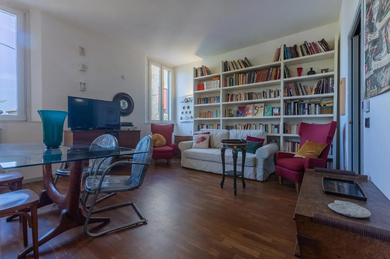 'La Casa Gialla' Central Apartment! Ferrare